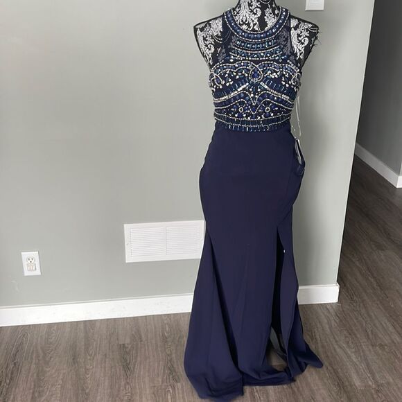 Sequin Hearts
Two-Piece Beaded Halter with Solid Skirt NEW - Picture 1 of 5